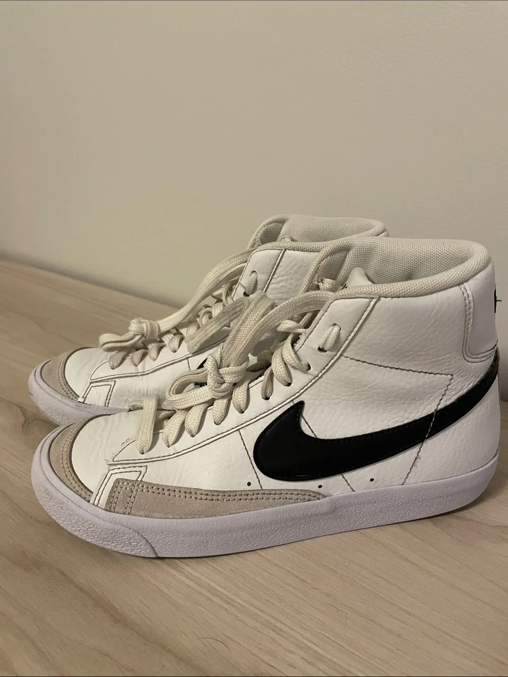 Nike Blazer Mid 77 Vintage BQ6806-100 White / Black -  Size 5.5Y